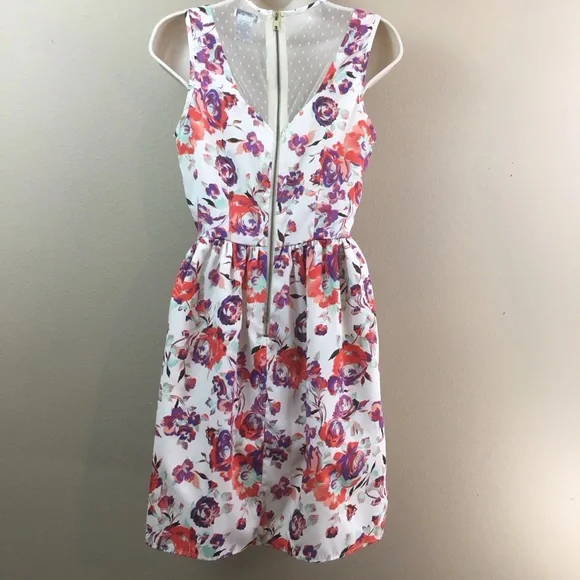 Pinky Floral and Lace Sleeveless Dress - Picture 2 of 16